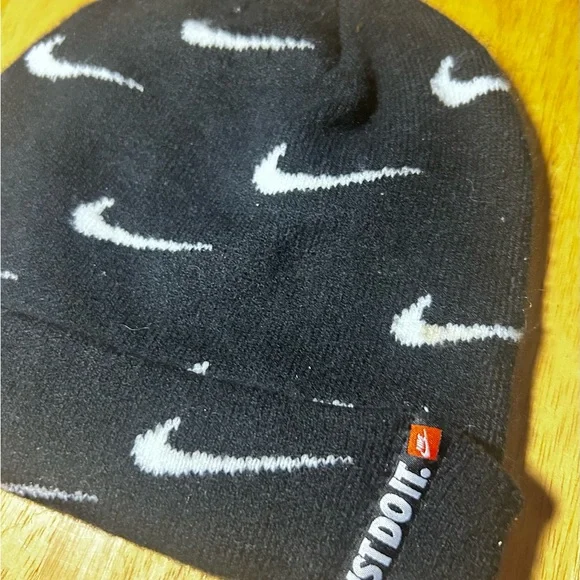Nike Swoosh - Beanie - Picture 2 of 4